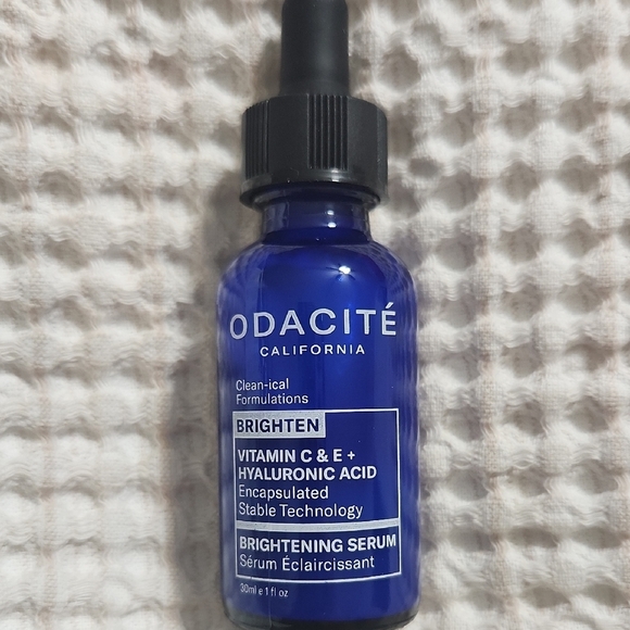 Blue Brightening Serum with Vitamin C & E - Picture 2 of 3